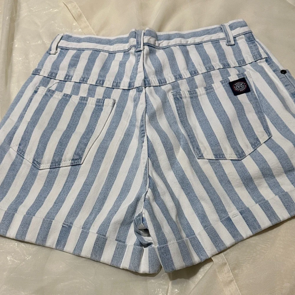 Chic Striped Jean Shorts in Blue and White